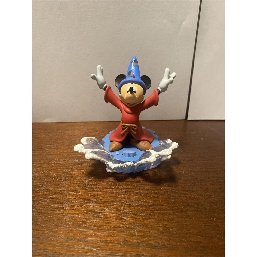 2004 Hallmark Keepsake‎ Ornament featuring